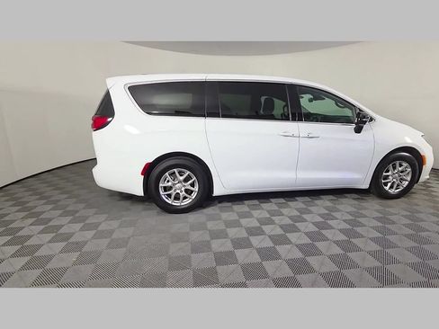 New 2026 Chrysler Pacifica Select FWD image 24