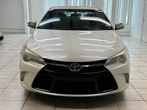 Used 2017 Toyota Camry SE FWD image 2
