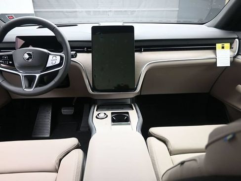 Used 2026 Volvo EX90 Plus RWD image 9