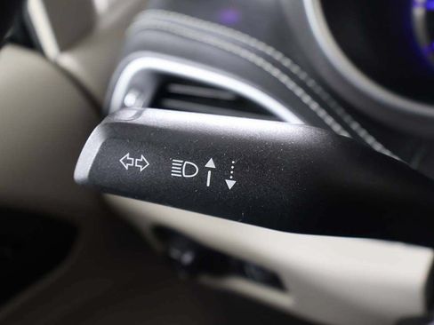 Used 2023 Chrysler Pacifica Touring-L FWD image 41