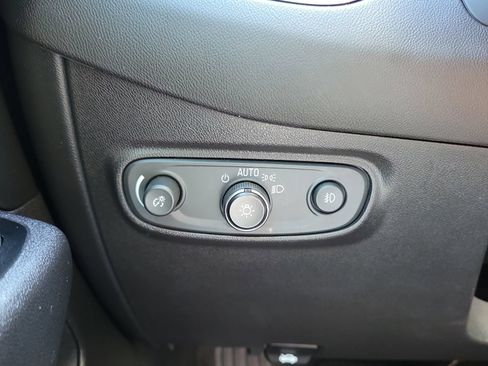 Used 2024 Chevrolet Equinox Premier FWD image 29