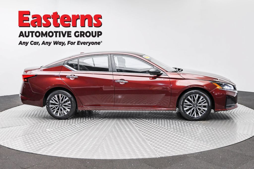 Used 2025 Nissan Altima 2.5 SV FWD image 6