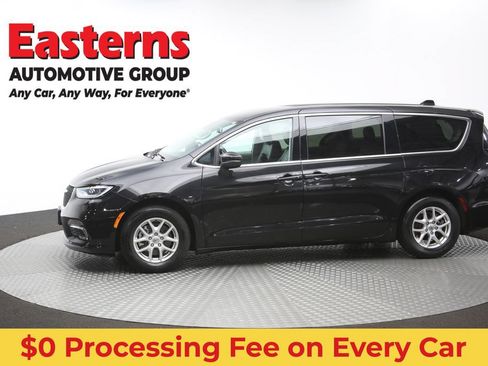 Used 2023 Chrysler Pacifica Touring-L FWD image 59