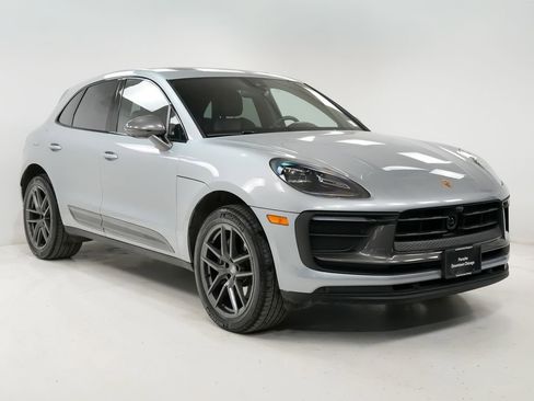 Certified 2025 Porsche Macan Turbo image 7