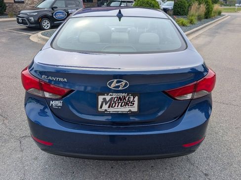 Used 2015 Hyundai Elantra SE w/ Option Group 02 FWD image 8