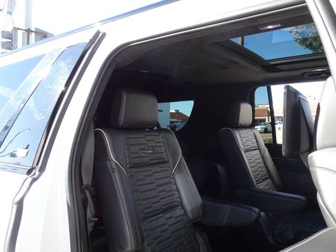 Used 2023 Cadillac Escalade ESV Sport Platinum w/ LPO, ONYX Package image 20