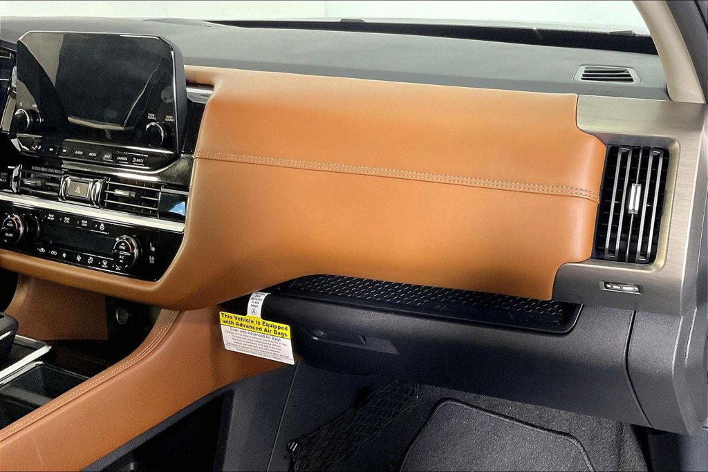 Used 2025 Nissan Pathfinder Platinum w/ Cargo Package AWD/4WD image 18