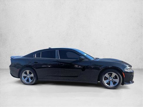 Used 2016 Dodge Charger SXT image 4