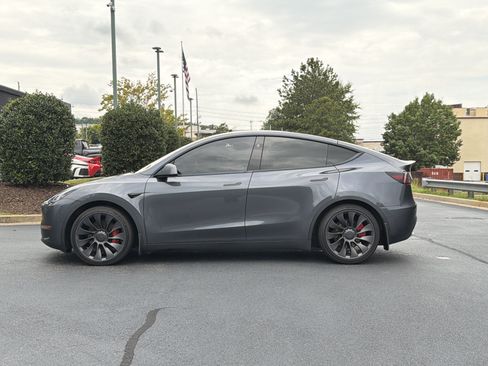 Used 2023 Tesla Model Y Long Range AWD/4WD image 11