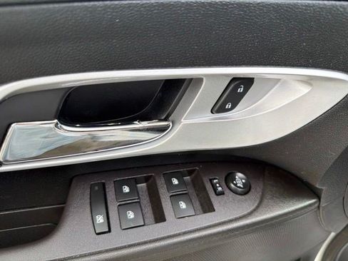 Used 2017 Chevrolet Equinox LS FWD image 12