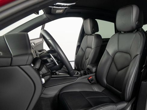 Certified 2025 Porsche Macan Turbo image 17