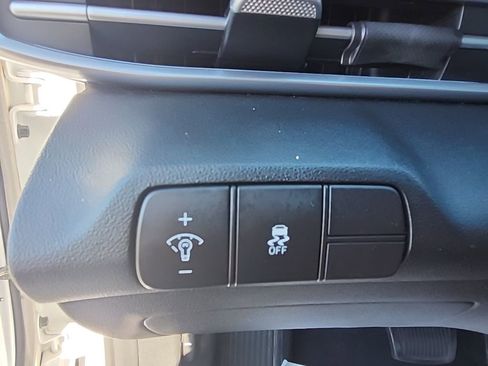 Used 2024 Hyundai Elantra SEL image 30