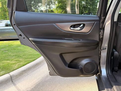 Used 2016 Nissan Rogue SV AWD/4WD image 26