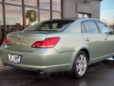 Used 2010 Toyota Avalon XLS image 3