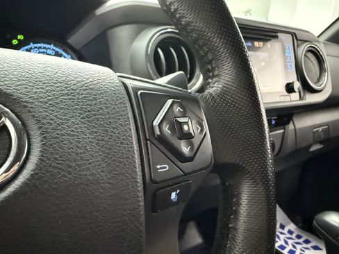 Used 2017 Toyota Tacoma TRD Off-Road image 16
