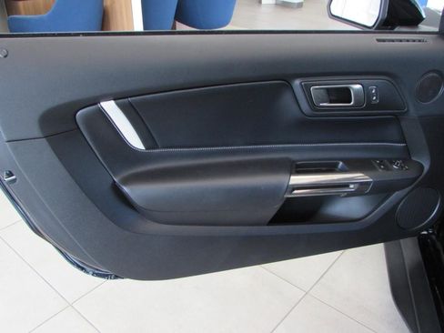 Used 2020 Ford Mustang Shelby GT500 w/ Carbon Fiber Track Pack image 12