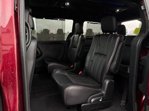 Used 2017 Dodge Grand Caravan GT image 25
