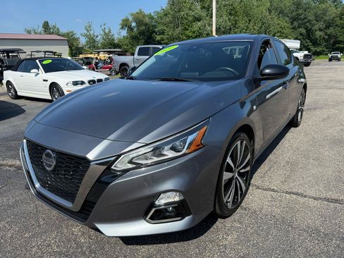 Used 2021 Nissan Altima 2.5 SR w/ SR Premium Package AWD/4WD image 2