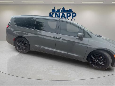 Used 2021 Chrysler Pacifica Touring-L w/ Premium & Safety Sphere Group image 7