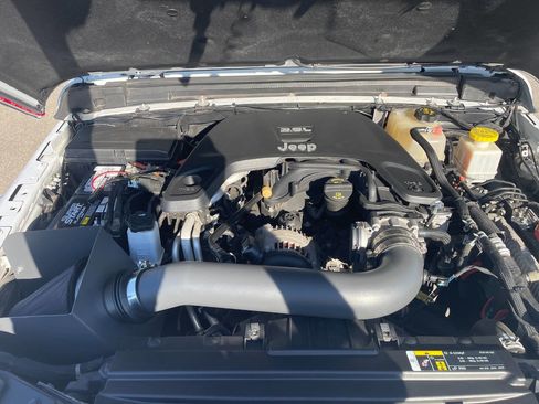 Used 2020 Jeep Gladiator Overland image 9