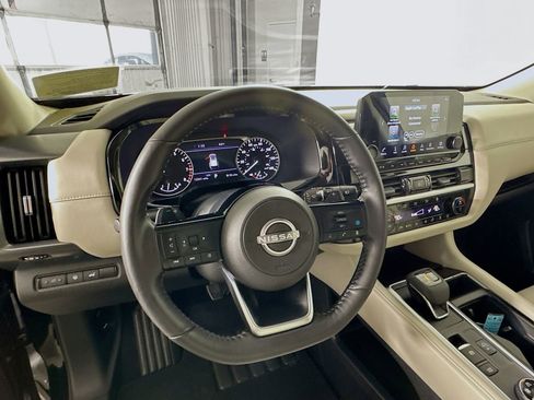 Used 2025 Nissan Pathfinder SL w/ Cargo Package image 8