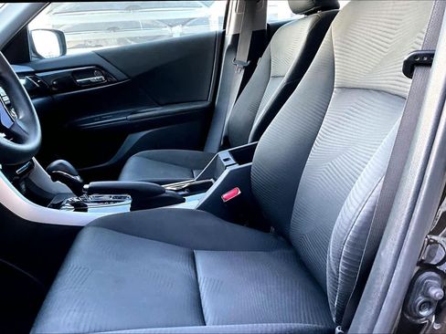 Used 2016 Honda Accord LX image 8