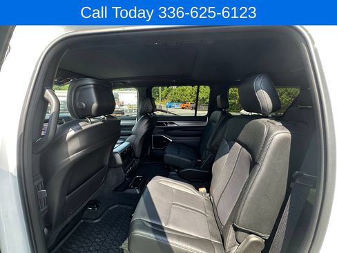 Used 2025 Jeep Wagoneer L Series III w/ Premium Group I AWD/4WD image 25