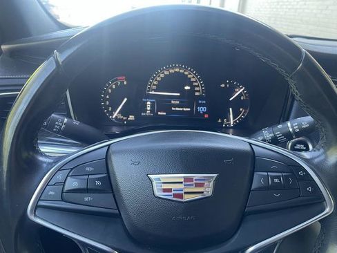 Used 2018 Cadillac XT5 FWD image 11