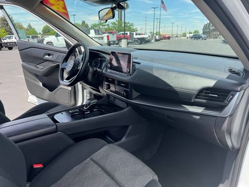 Used 2024 Nissan Rogue SV FWD image 34