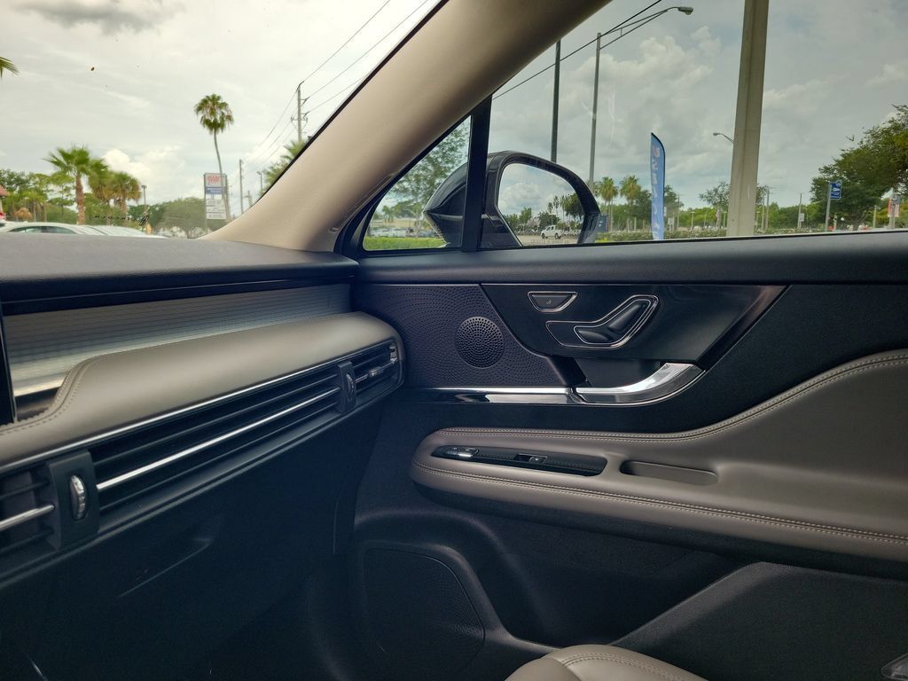 Used 2024 Lincoln Corsair FWD image 27