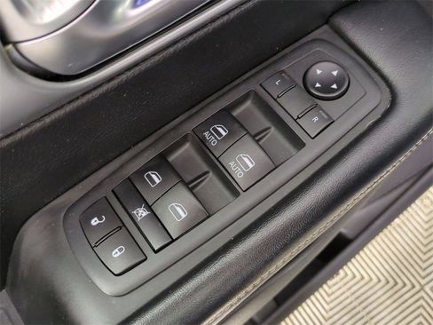 Used 2020 Chrysler Pacifica Touring w/ S Appearance Package image 22