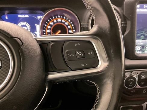 Used 2018 Jeep Wrangler Unlimited Sahara image 17