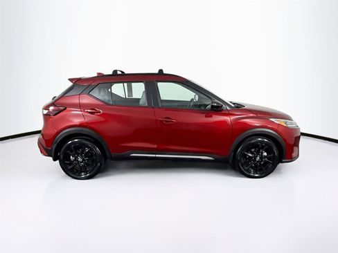 Used 2023 Nissan Kicks SR w/ SR Premium Package image 10