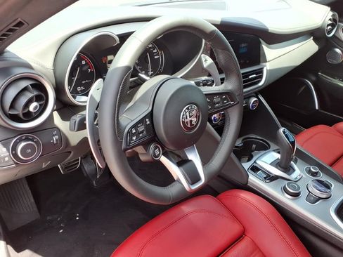 Used 2023 Alfa Romeo Giulia Veloce RWD image 23