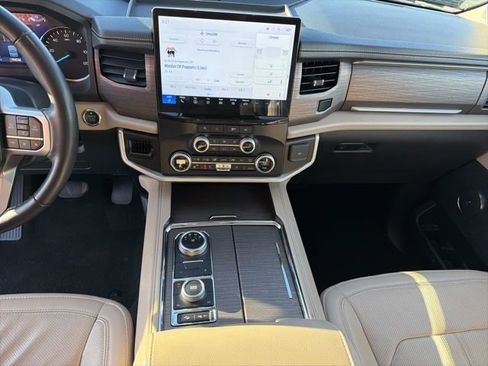 Used 2024 Ford Expedition Max Limited image 12