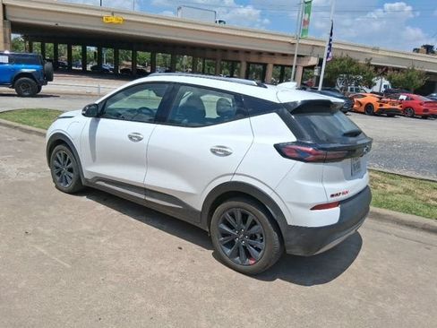 Used 2023 Chevrolet Bolt EUV Premier w/ Redline Edition FWD image 3