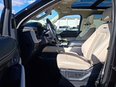 Used 2024 Ford Expedition Platinum AWD/4WD image 13