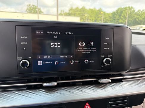 Certified 2024 Kia Carnival LX FWD image 10