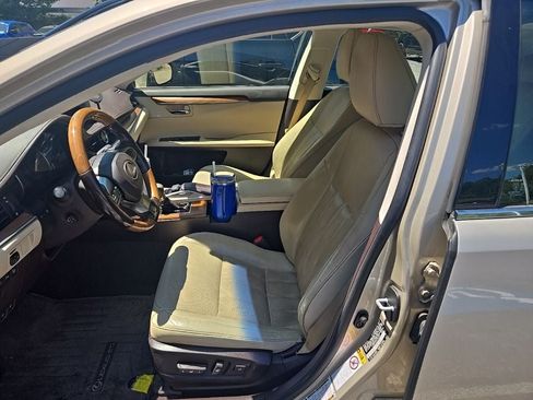 Used 2017 Lexus ES 300h FWD image 7