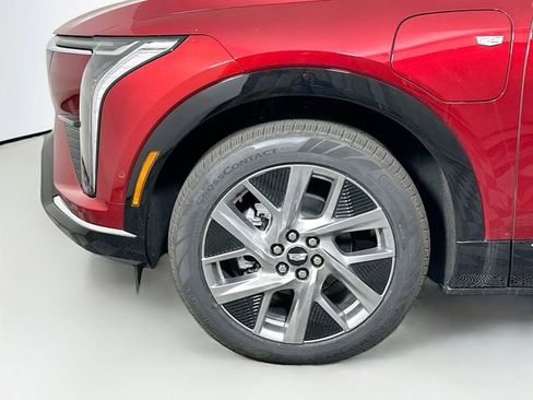 New 2025 Cadillac Optiq Luxury 1 image 21