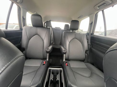 Used 2025 Toyota Grand Highlander FWD image 38