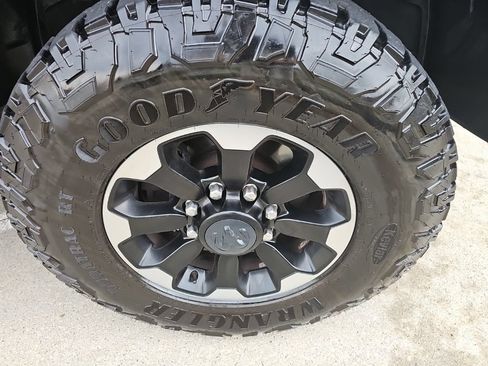 Used 2018 RAM 2500 Power Wagon w/ Luxury Group AWD/4WD image 3