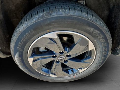 Used 2025 Nissan Rogue SV image 33