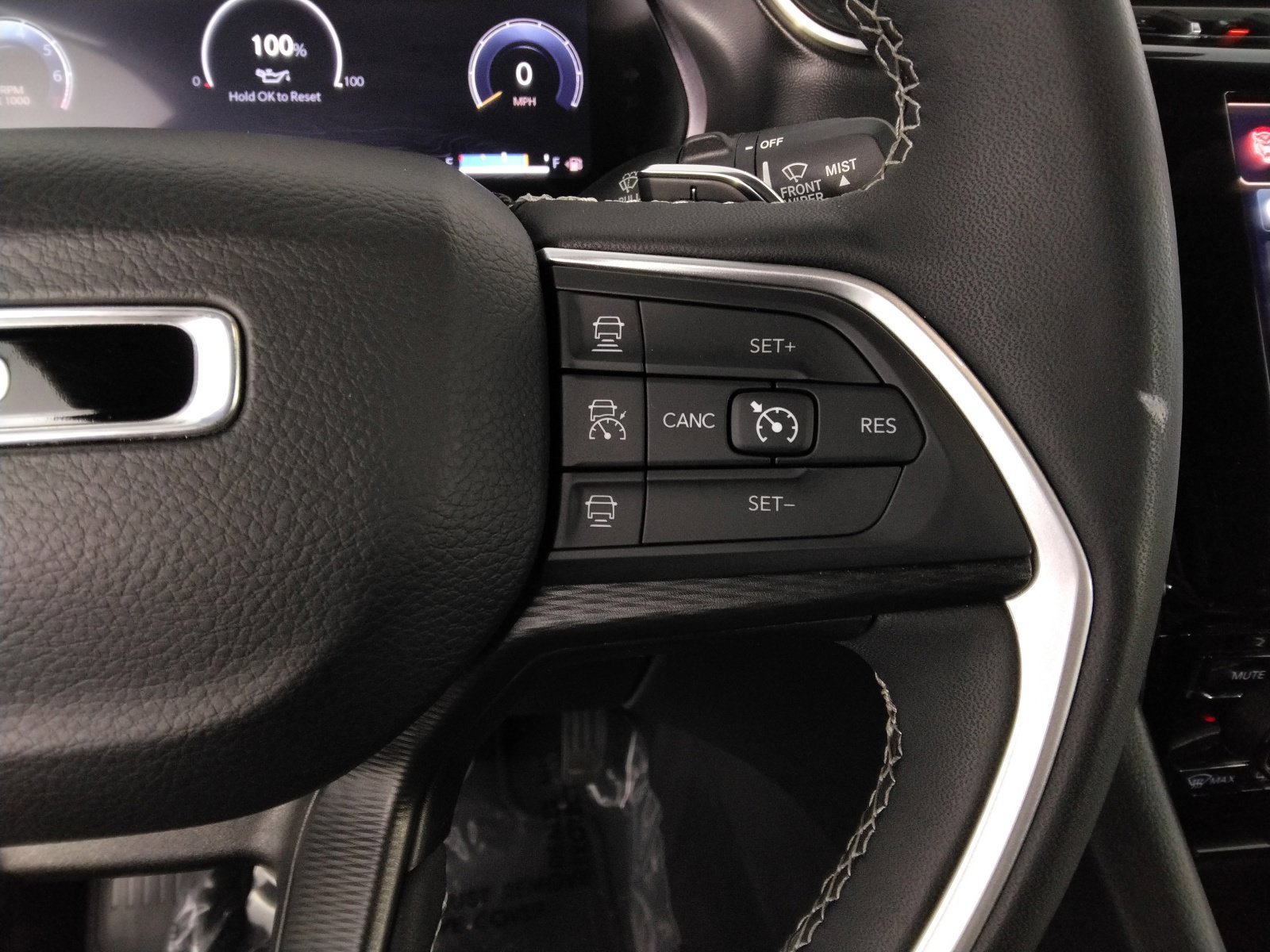 Used 2023 Jeep Grand Cherokee Altitude AWD/4WD image 14