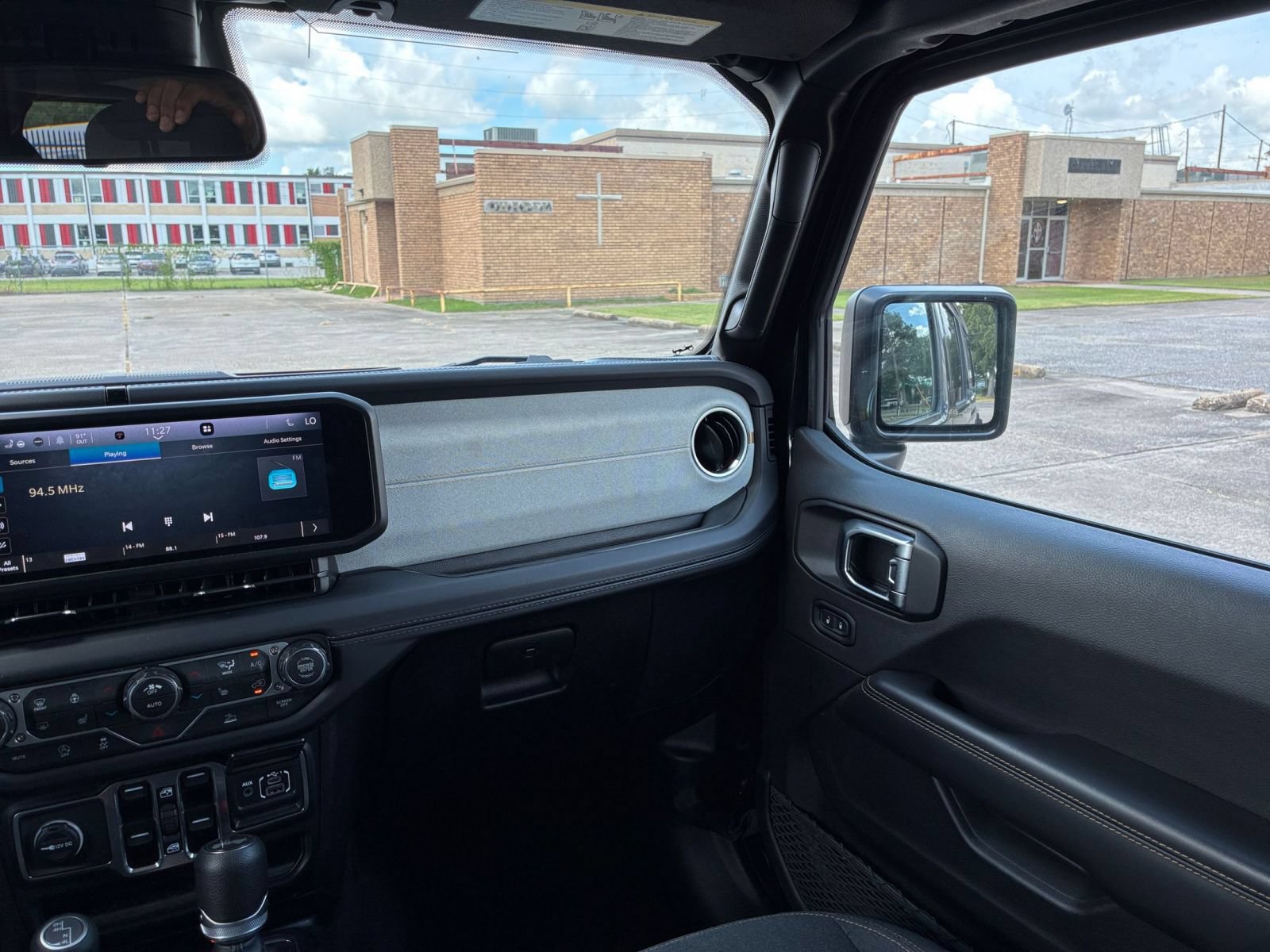 Used 2025 Jeep Wrangler Unlimited Sahara AWD/4WD image 33