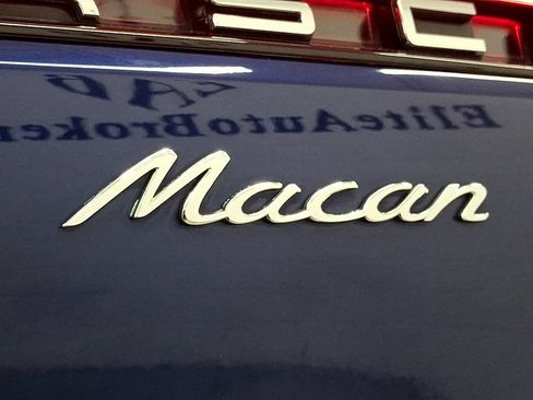 Used 2023 Porsche Macan AWD/4WD image 29