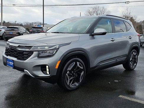 Used 2024 Kia Seltos SX w/ SX Sunroof Package image 3