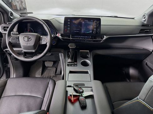 Used 2023 Toyota Sienna XLE Woodland Edition AWD/4WD image 27