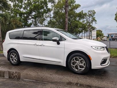Used 2023 Chrysler Pacifica Limited