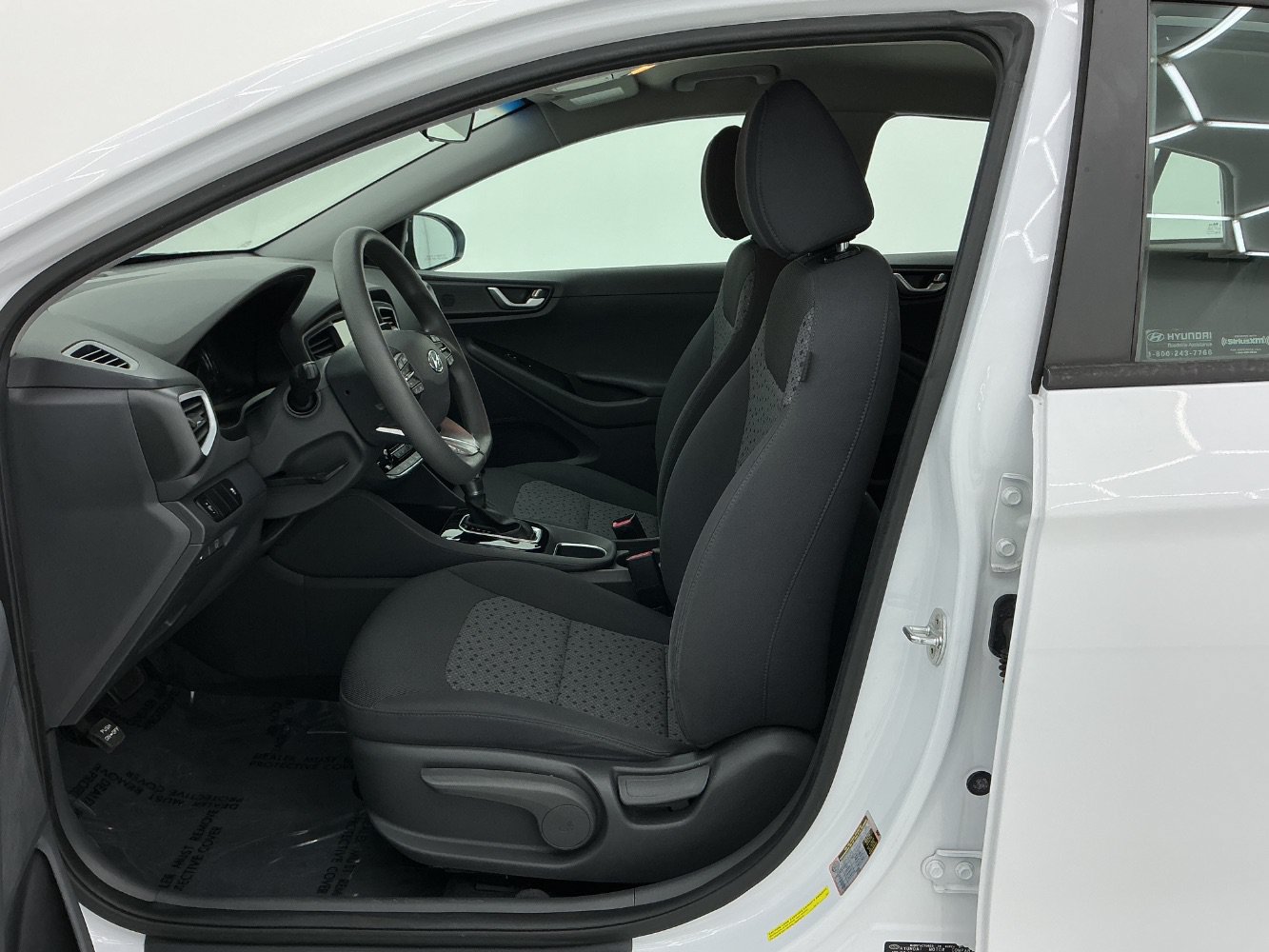Used 2018 Hyundai Ioniq Blue FWD image 14